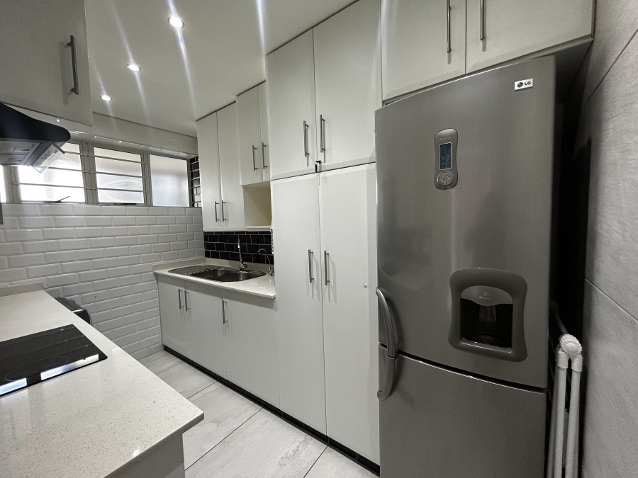 To Let 1 Bedroom Property for Rent in Mouille Point Western Cape